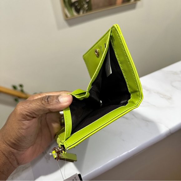 Lime Green Zippered Wallet - Picture 4 of 6
